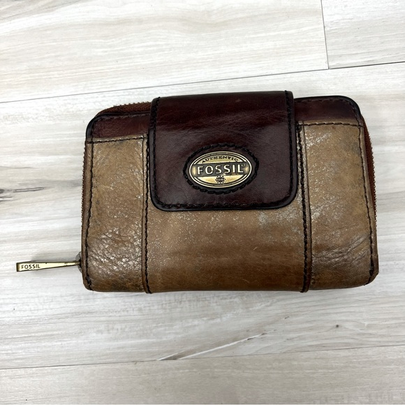 Fossil Two-Tone Leather Wallet - Picture 1 of 5